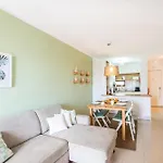 #006 Foxy D By Holidays *