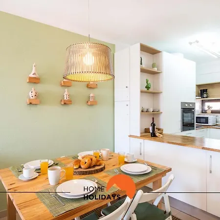 #006 Foxy D By Holidays *